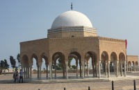 Pavillons Vorplatz Mausoleum
